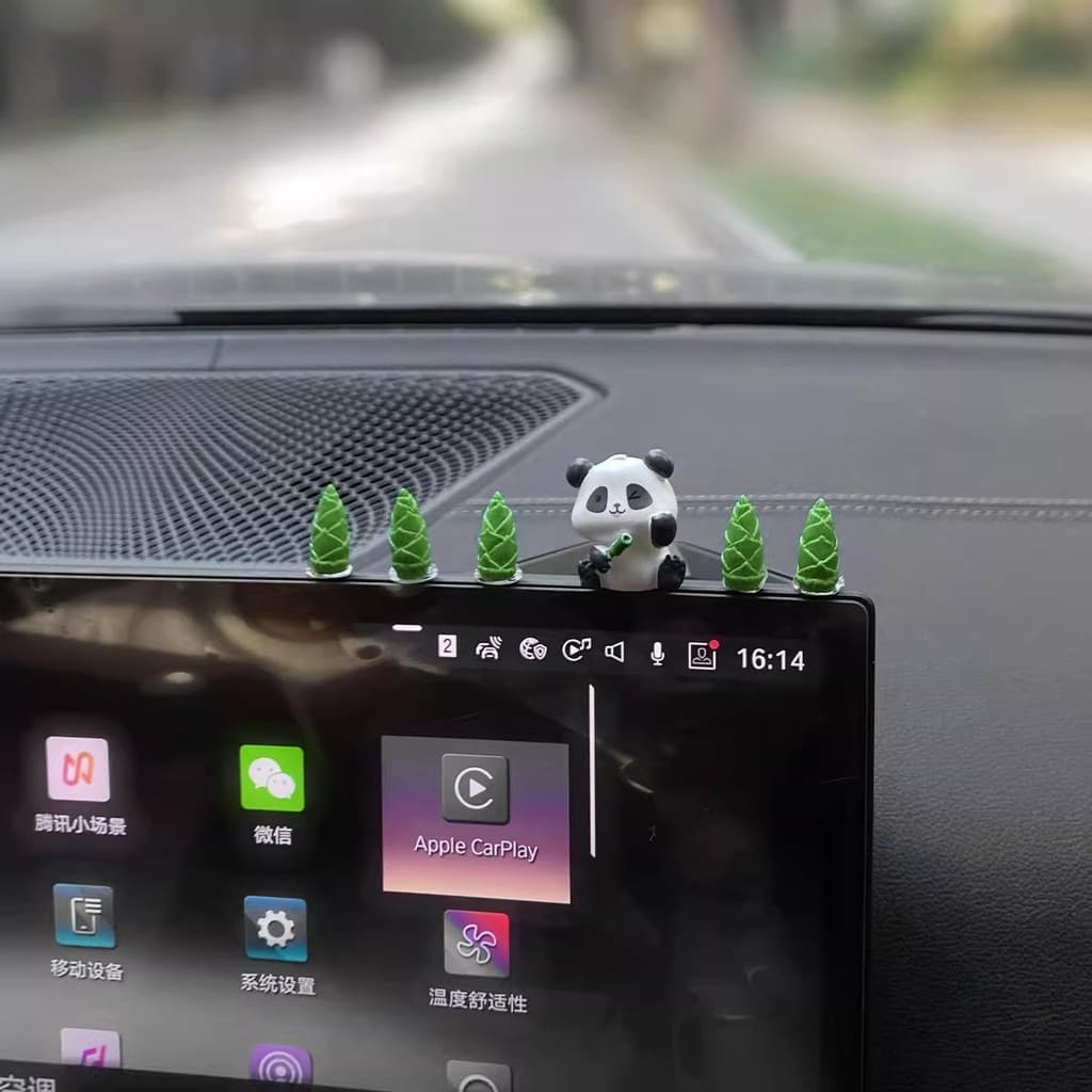 {Urso de tiro de bambu} Série de cura Acessórios interiores de carro Ornamentos Console central de carro 2024 Novo estil