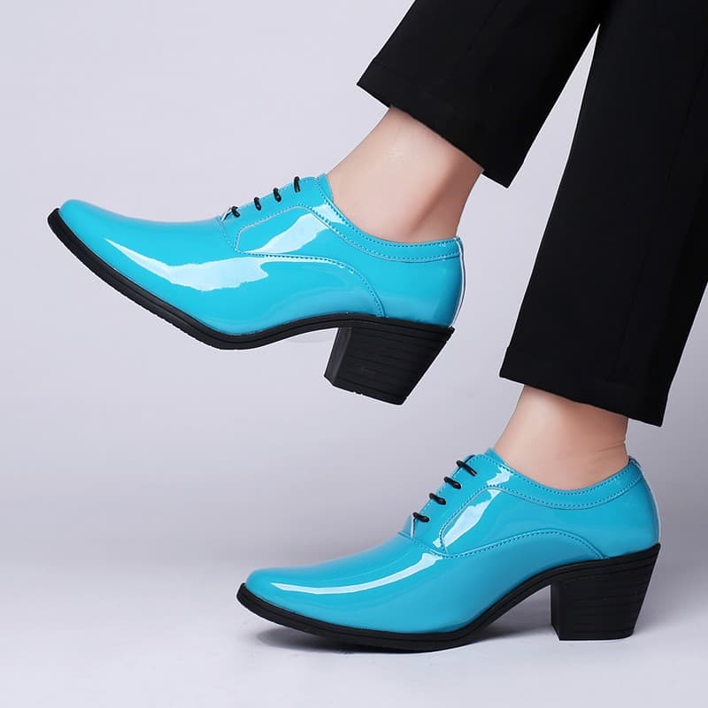 Sapatos masculinos de salto com bico fino, couro envernizado britânico, salto alto, sapatos formais de couro, banqu