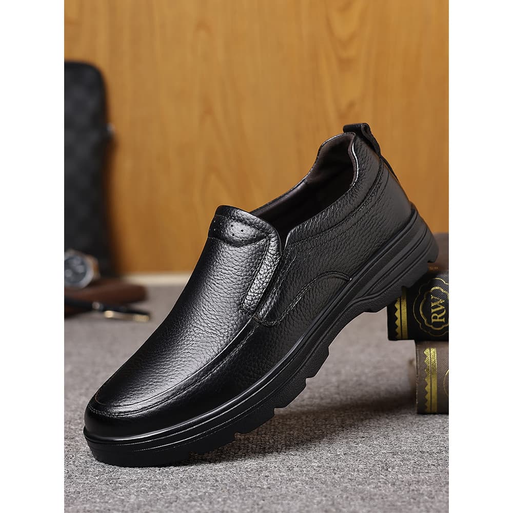 Sapatos de couro masculinos camada superior sapatos casuais 2026 novo estilo verão respirável antiderrapante deslizament