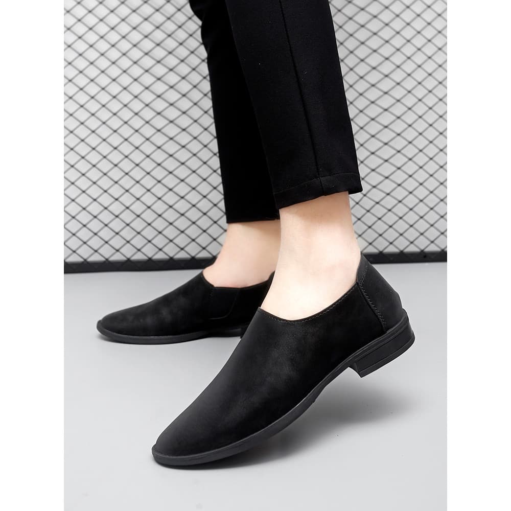 Verão 2026 novo estilo ervilhas sapatos masculinos de couro genuíno sola macia britânico deslizamento Casual pequenos sa