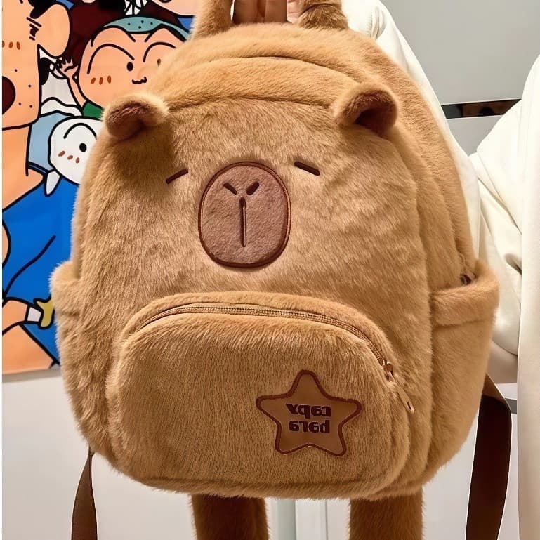 Mochila Infantil Capivara em Pelúcia - Fofura, Conforto e Estilo para as Aventuras dos Pequenos!