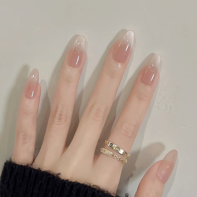 Unhas postiças de comprimento médio em tons nude rosa degradê com glitter fino, muito vendidas no Instagram, versáteis p