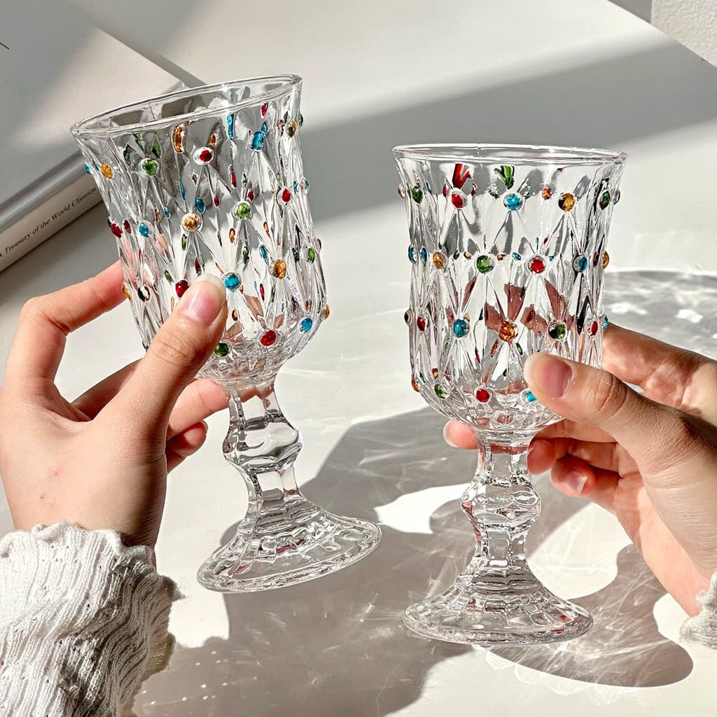Taça pintada em estilo francês com relevo, taça de vidro criativa com pé alto e detalhes em contas, taça de vinho tinto
