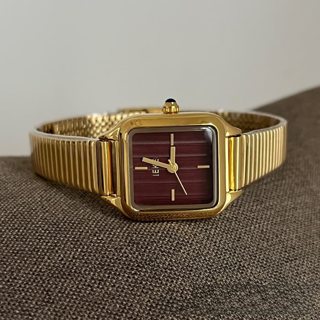 2026 novo estilo high-end relógio feminino quadrado ins high-end Metal luz luxo corrente relógio senhoras presente requi