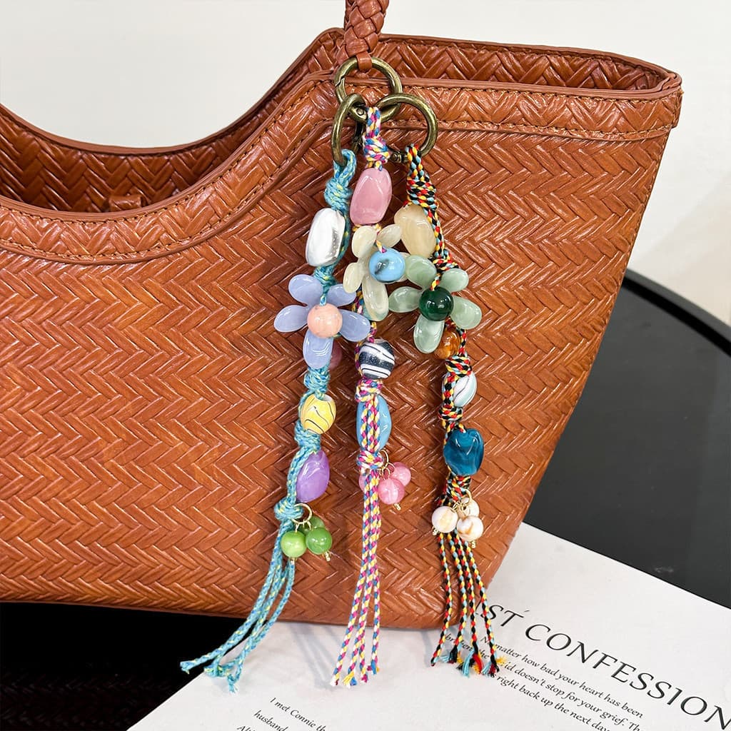 Acessório de bolsa estilo influenciador, pingente de borla de pedra natural colorida, chaveiro tecido à mão.