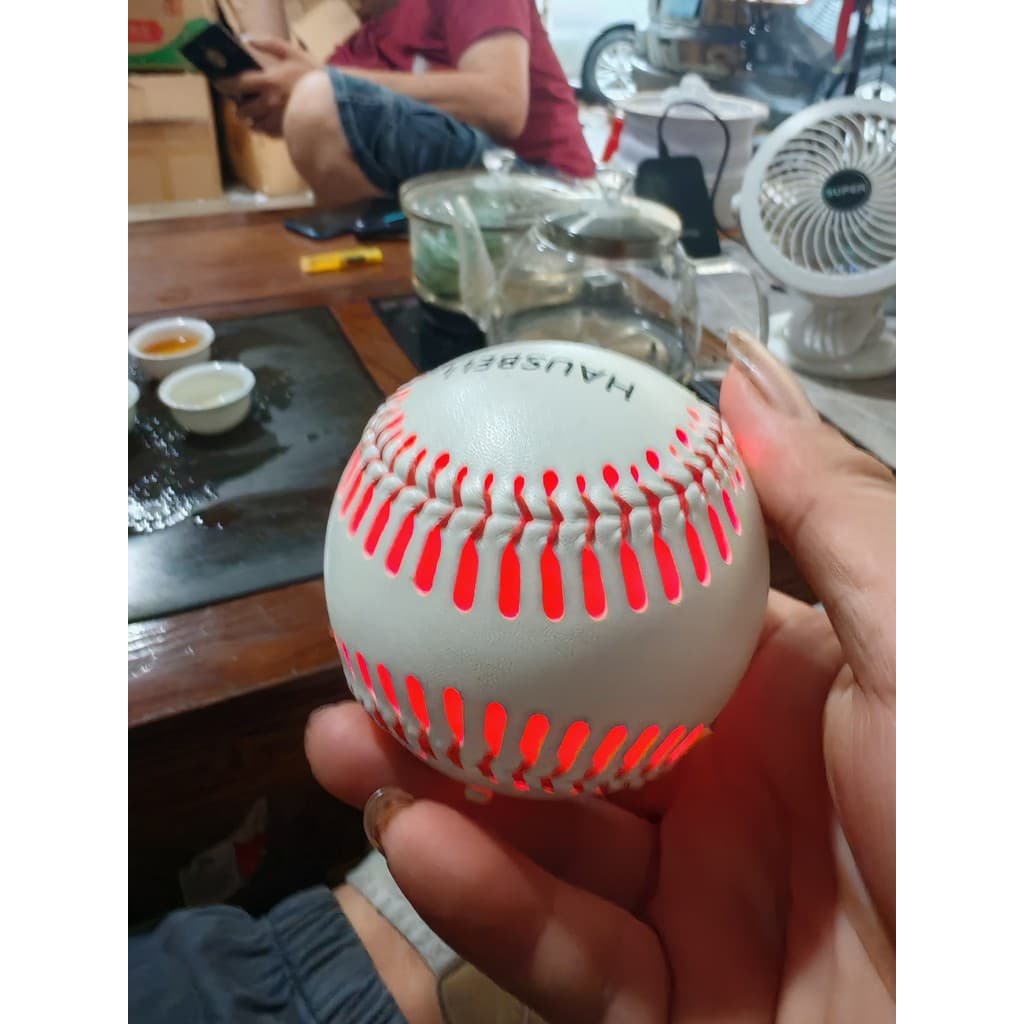 A versão de carregamento luminoso de beisebol não inclui boa maldição, treinamento dedicado 147g