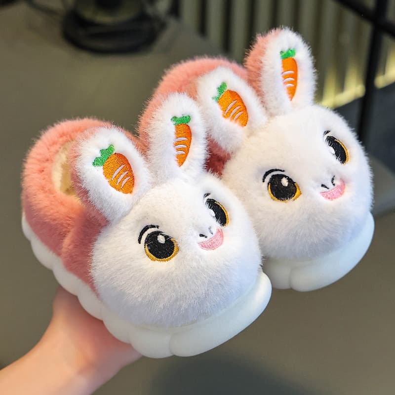 Pantufa Infantil Coelhinha de Pelúcia - Chinelo Quentinho Antiderrapante para Casa