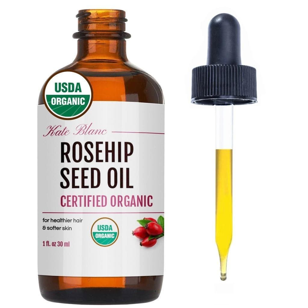 O óleo de rosa mosqueta é usado no rosto para deixar a pele mais macia e luminosa, produzido pela Kate Brown Cosmetics (