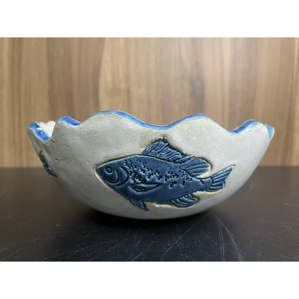 Bowl Tigela Cerâmica Artesanal Recortado Branco e Azul Peixe