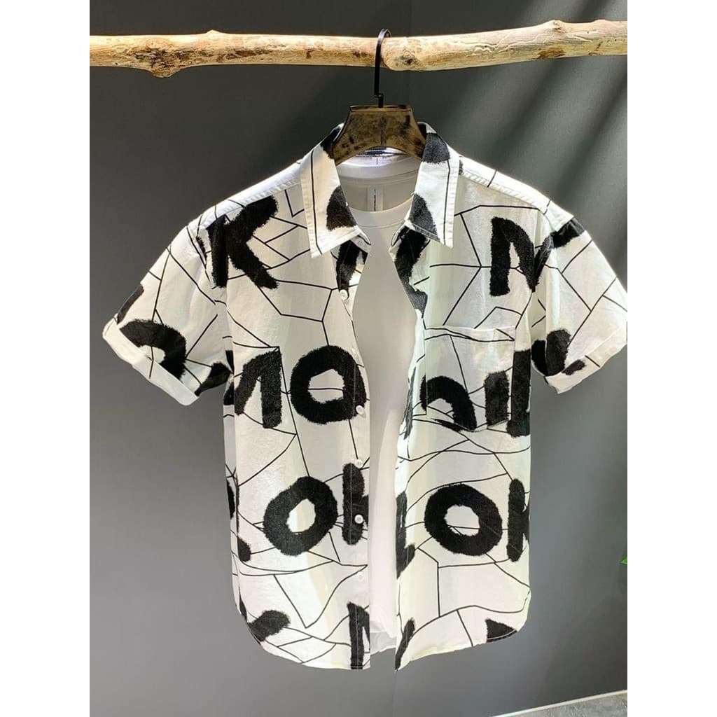 2024 novo estilo carta impressa camisa de manga curta masculina verão bonito juventude versão coreana Casual nicho Desig