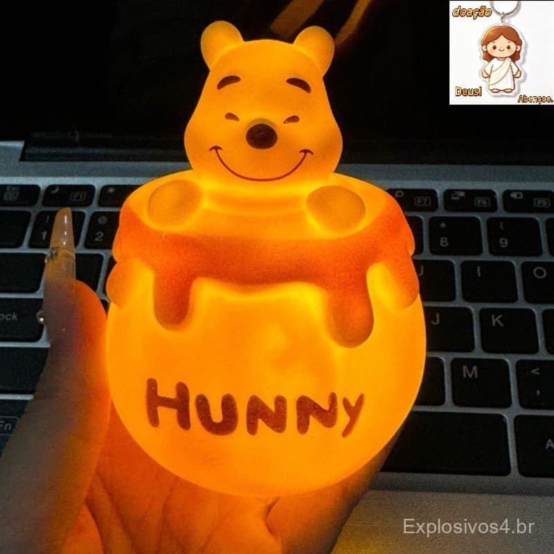 Bonito Winnie the Pooh Dos Desenhos Animados Brilhante Luz Noturna LED Ornamento Decoração De Casa Crianças Quarto Fonte