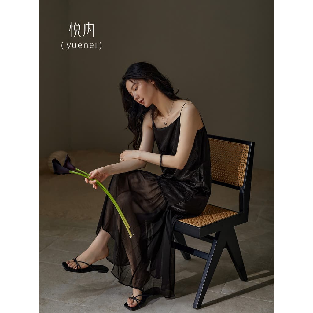 Yue interior com almofada no peito camisola senhoras pijamas verão gelo seda cetim estilo fino Suspender saia preto High