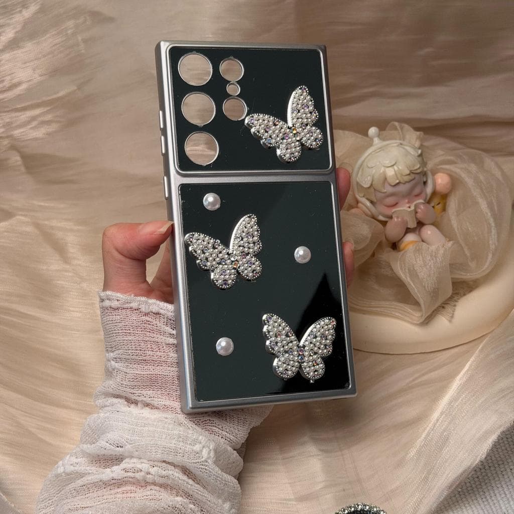 Samsung phone case with glass and decorated with butterflies, diamonds and pearls. Can be used with the models for Samsu