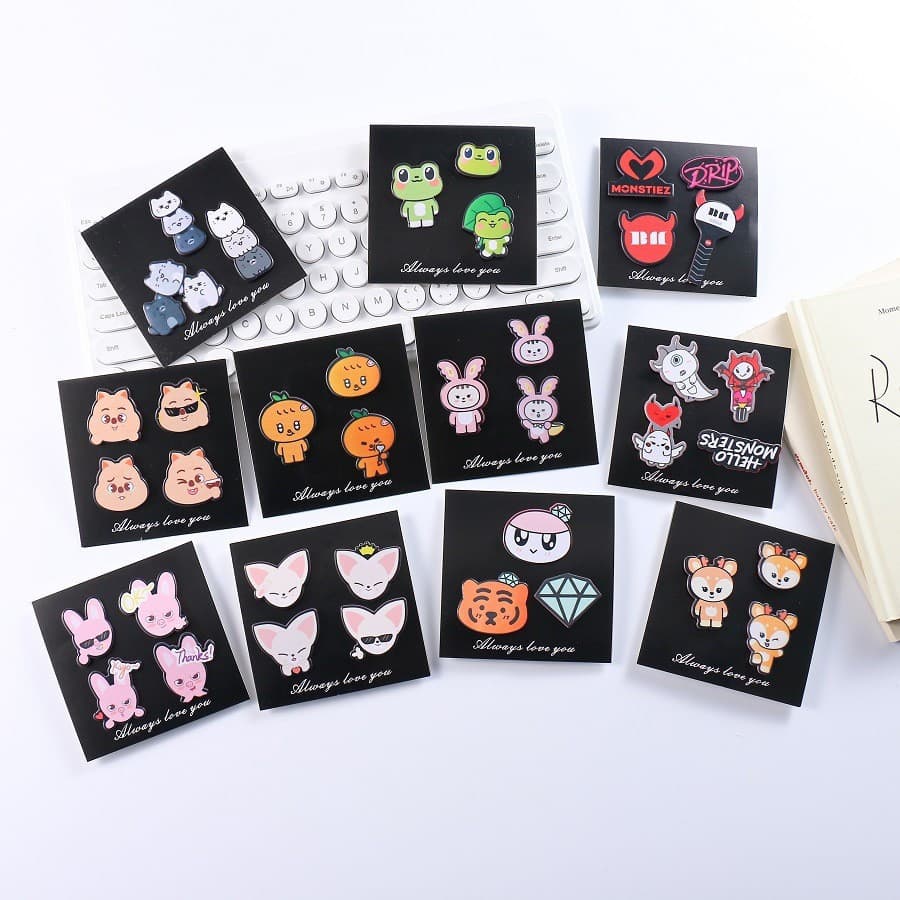 Conjunto de broches de PVC do ídolo de Kpop Stray Kids SEVENTEEN, vem com pingentes que podem ser usados para decorar ro