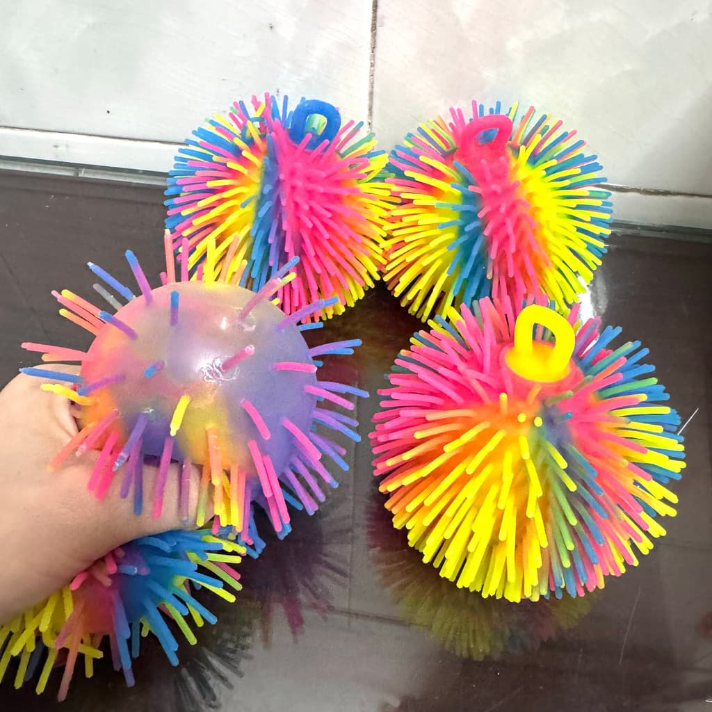 Criativo luminoso bola de pele densa ventilação bola influenciador borracha macia elástico piscando arco-íris crianças r