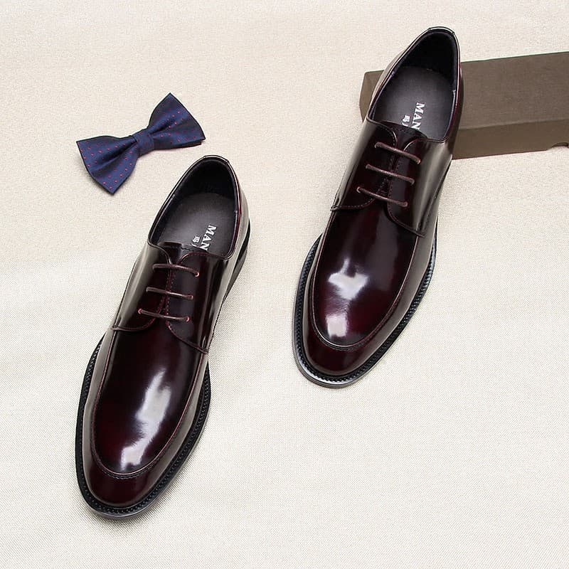 Novo estilo masculino couro envernizado estilo britânico sapatos de couro de negócios masculino dedo do pé redondo couro