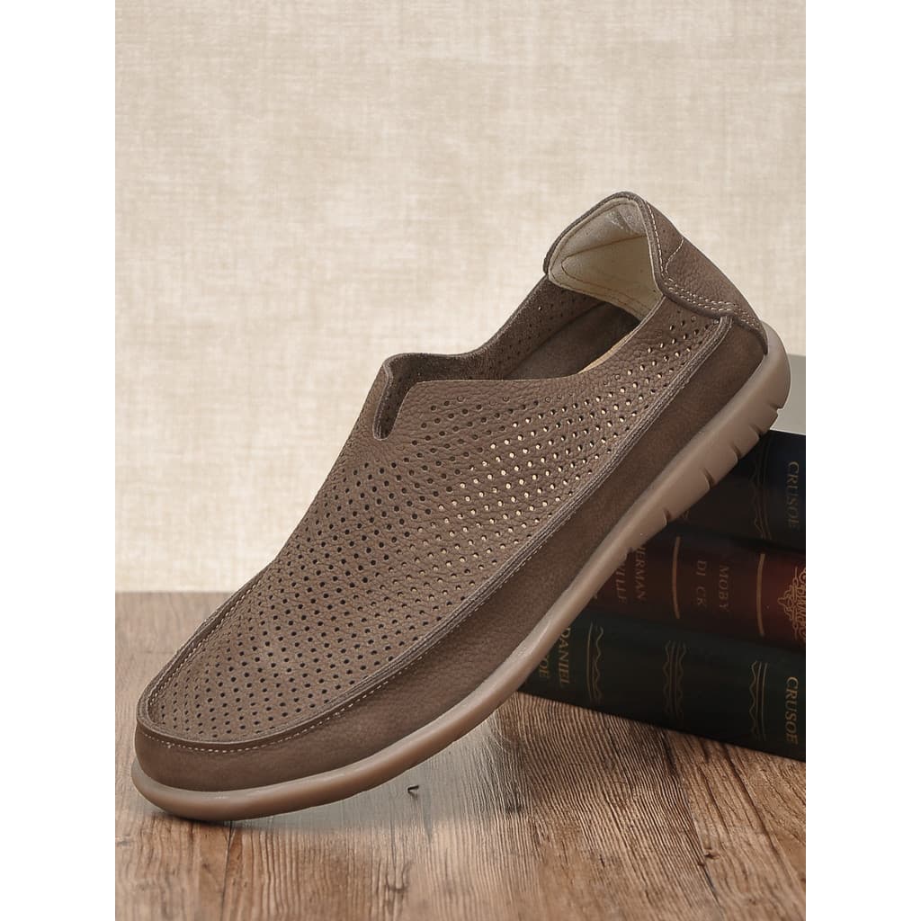 Camada superior sapatos de couro masculino 2026 novo estilo verão respirável buraco sapatos masculinos sola macia confor