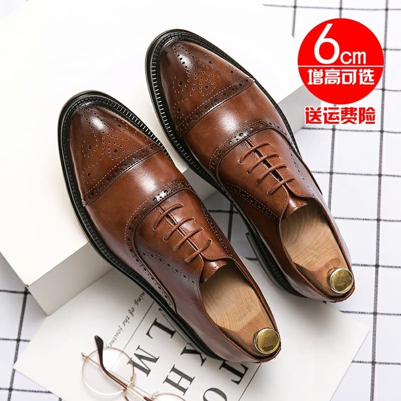 Quebrou sapatos de couro masculino versão coreana britânico Retro esculpido negócios Casual aumento interno na moda tern