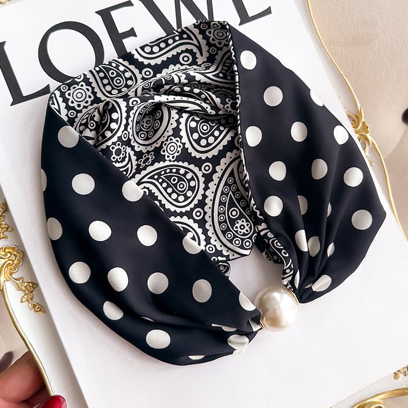 Preto branco caju flor fivela magnética triângulo pequeno lenço de seda feminino primavera outono verão camisa combinand