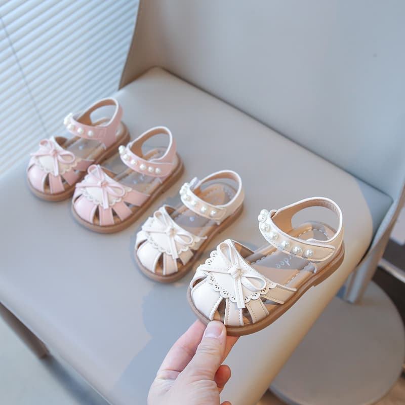 2026 sandálias de princesa arco verão novo estilo sandálias da menina do bebê sapatos de sola macia da criança
