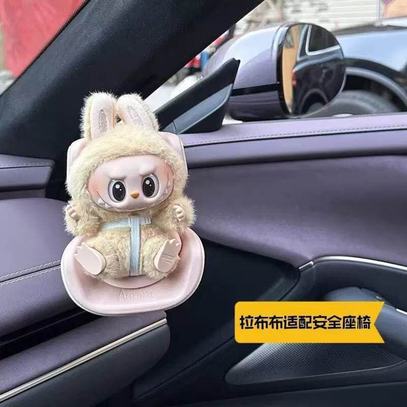 Adequado para labubu labubu assento de carro brinquedo Tesla sentado festa boneca assento de segurança decoração ornamen