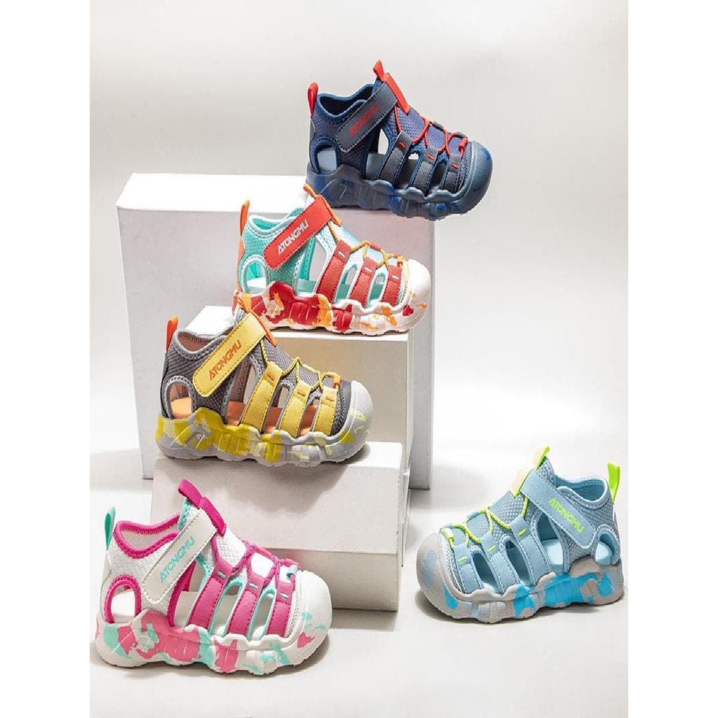 Crianças sandálias 2026 verão novo estilo ao ar livre meninos sapatos de vadear Baotou Anti-deslizamento sapatos de bebê