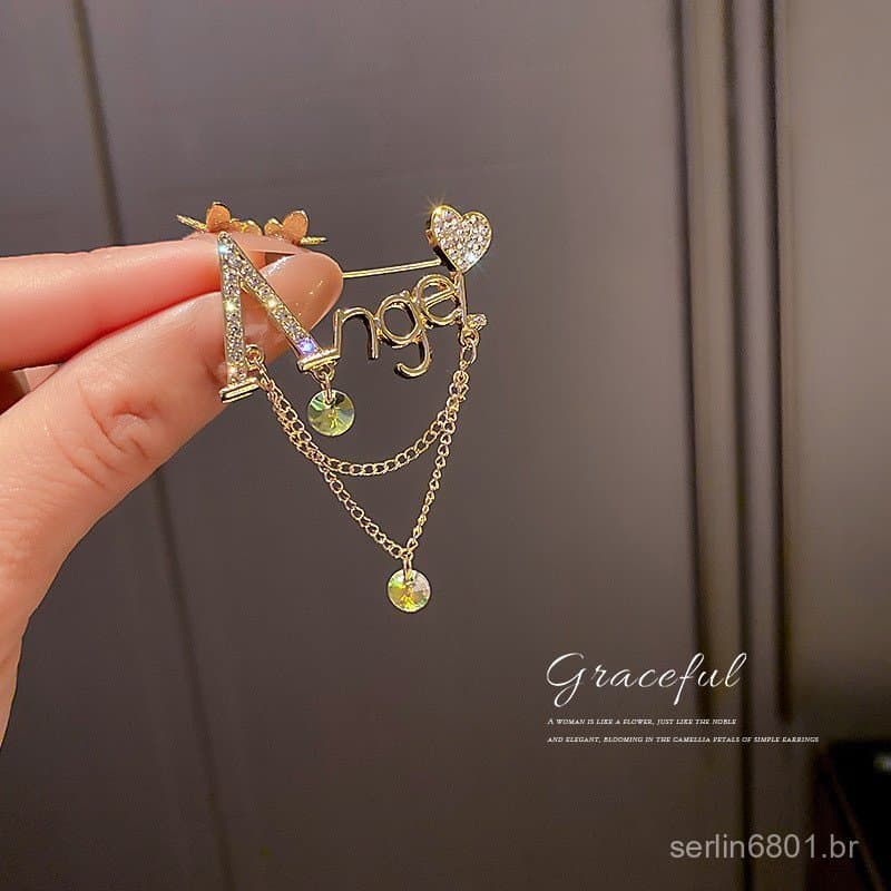 Acessório de vestuário com letras em inglês, broche de anjo, broche com corrente de borlas personalizado e elegante SHUP
