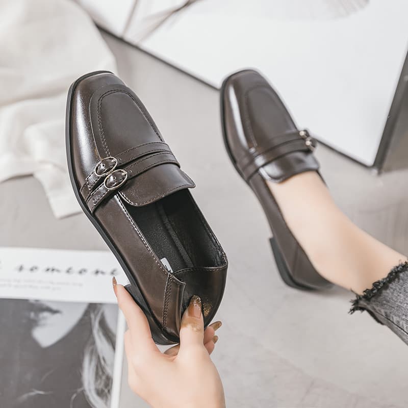 Mocassins femininos outono inverno mais veludo All-Match sapatos preto britânico pequenos sapatos de couro Retro preguiç