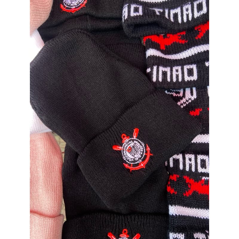 Touca do Corinthians bordada e quentinha/ Para torcer com estilo