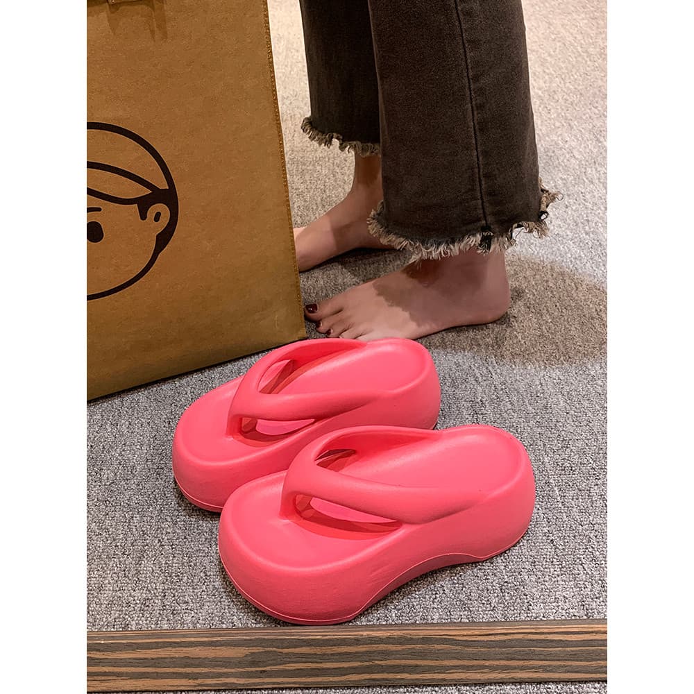 Aumentando o salto Flip-Flops feminino verão exterior Wear novo antiderrapante sapatos de praia de sola grossa moda infl