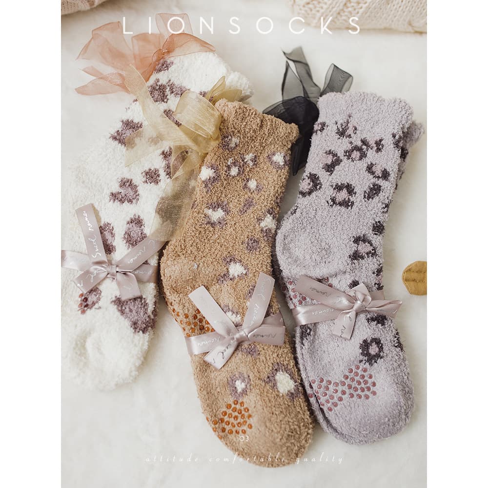 Coral velo meias femininas inverno engrossado quente meias de tubo médio moda leopardo impressão de chão casa meia