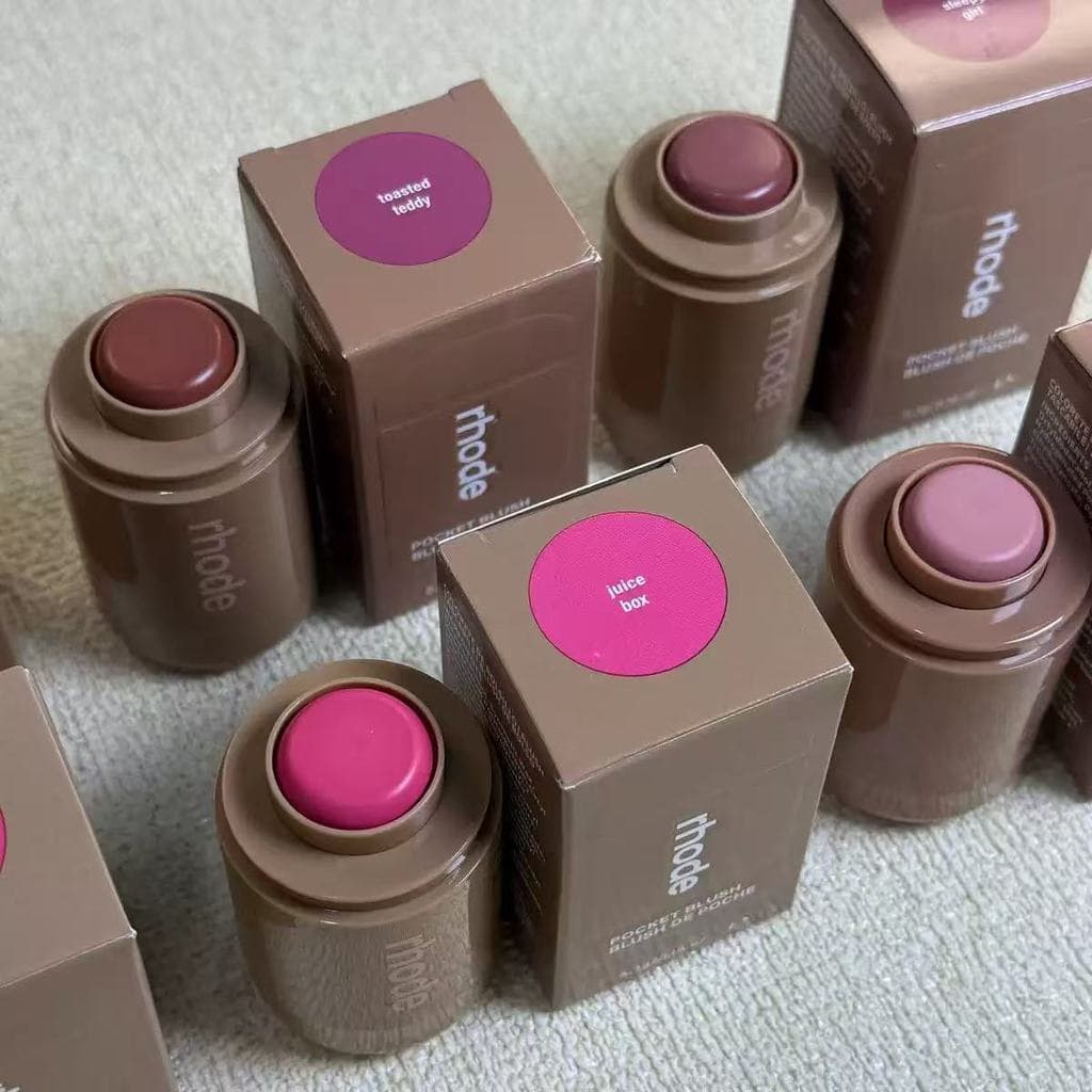 Novo Produto Da Rhode Skin , Hailey Pocket Blush Stick , De Dupla Utilização Para Lábios E Bochechas Facial