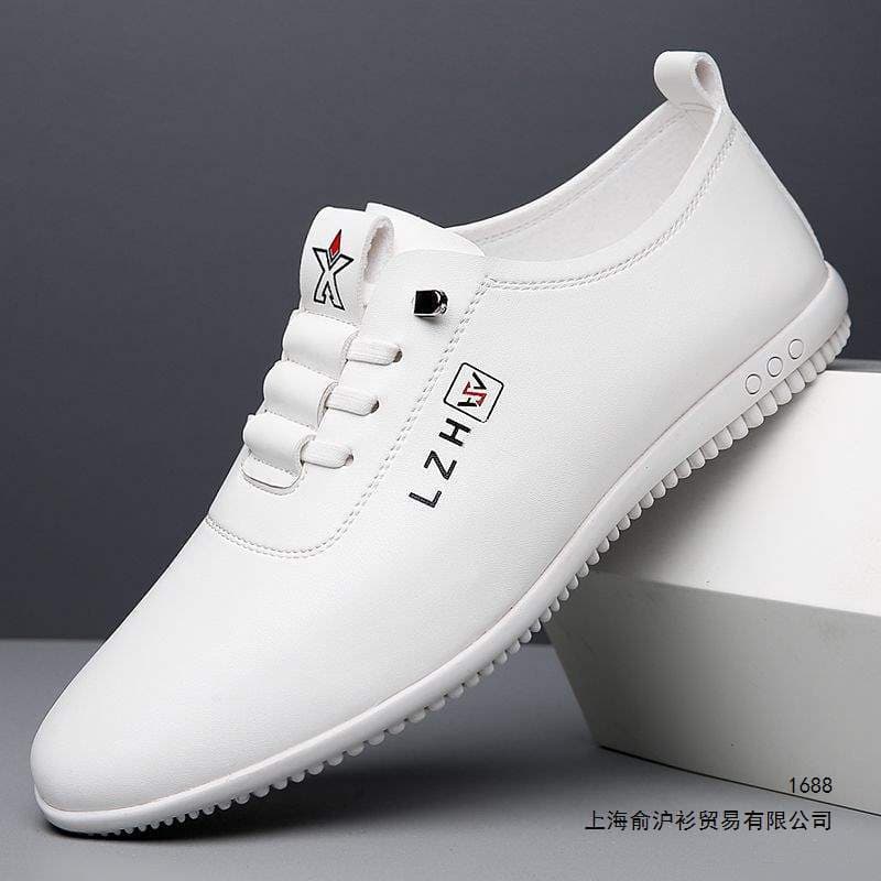 Couro sola macia masculino novo estilo moda sapatos brancos respirável versão coreana Casual Anti-deslizamento ervilhas