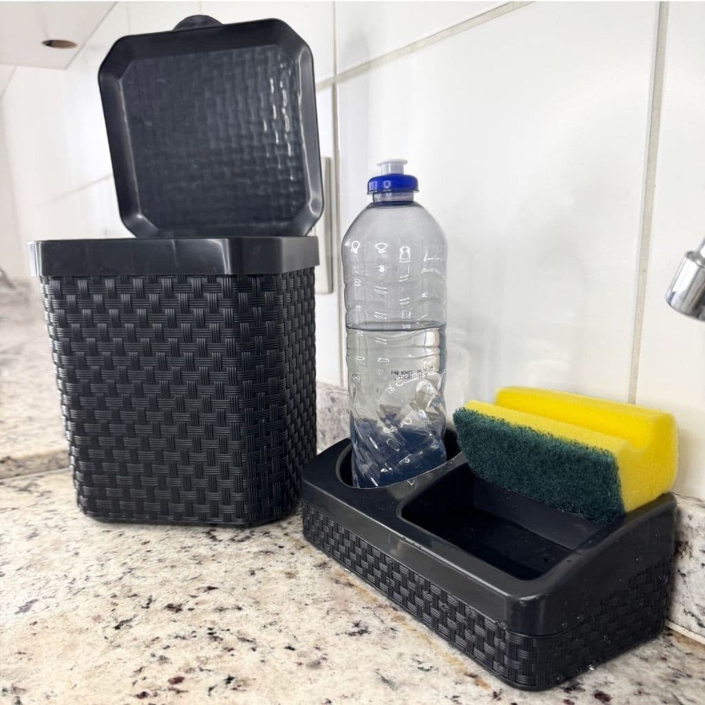 Jogo De Pia:Porta Detergente, Esponja e Sabão Rattan Preto com Base e Lixeira 05 Litros Rattan Preta