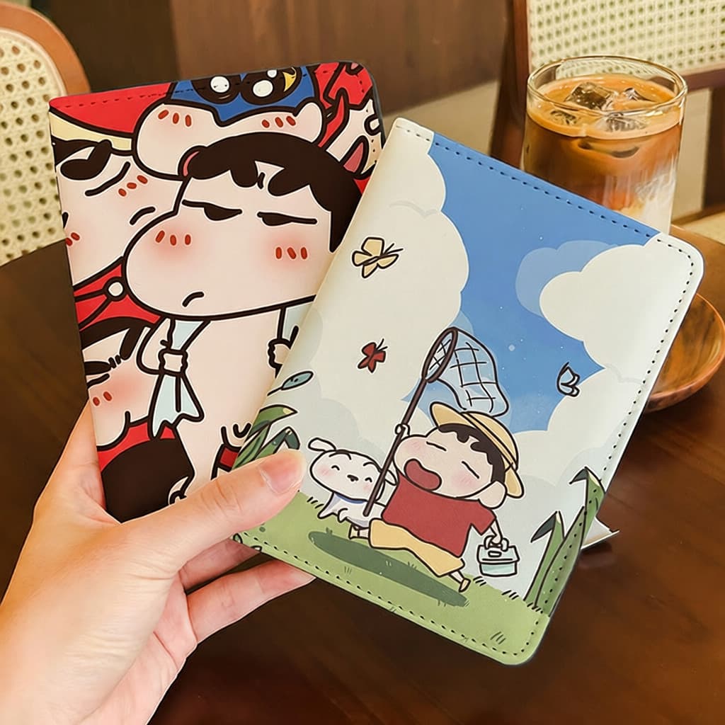 Crayon Shin-Chan Porta-passaporte de couro pu Porta-cartões de passaporte no exterior Capa protetora para passaporte Bol