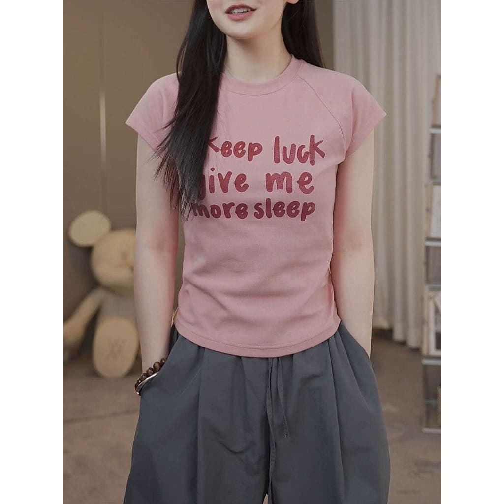 Carta impressa ombro de manga curta camiseta feminina verão rosa camiseta 2026 novo estilo All-Match olhar mais magro