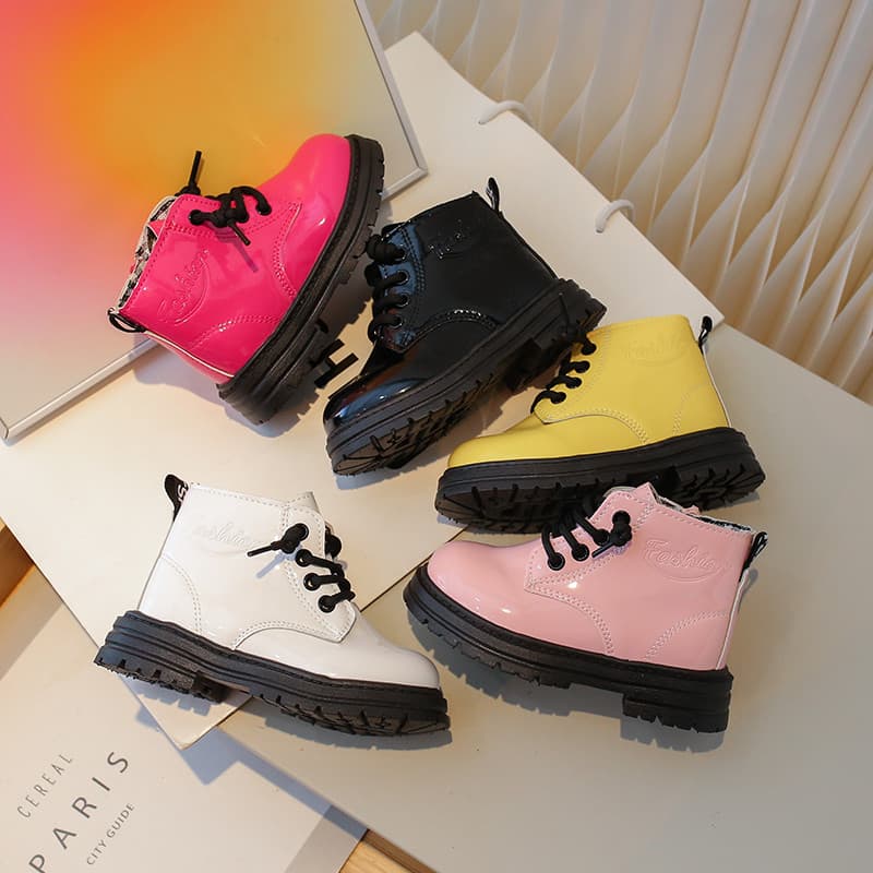 Novo outono inverno crianças Martin botas monocromáticas moda rendas botas casuais confortáveis de sola grossa Bo