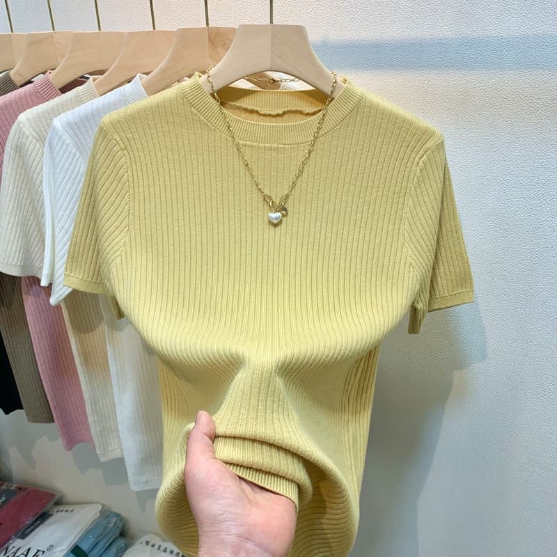 Nova camiseta feminina de manga curta, slim-fit, em malha fina, camiseta versátil, camiseta curta de malha, top de gola