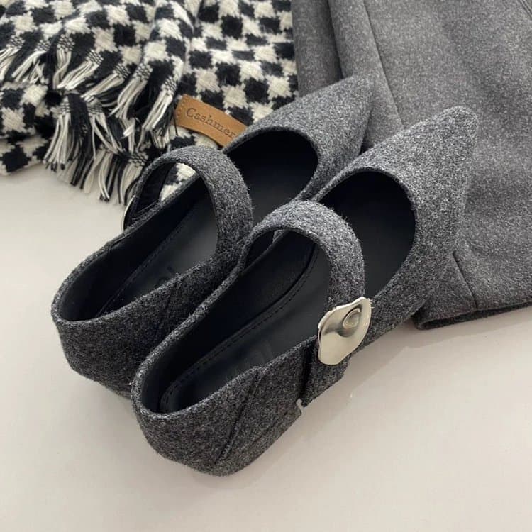Dedo do pé apontado Velcro Mary Jane sapatos femininos 2025 primavera novo estilo salto grosso nicho francês Retro elega