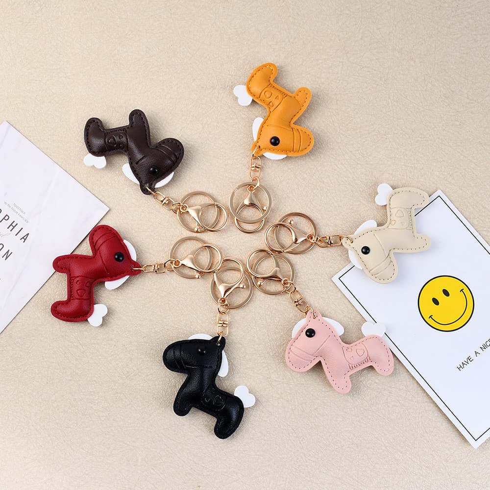 Acessório versátil para chaveiro de carro, pingente de bolsa em couro PU, decoração de cavalo pequeno com significado au