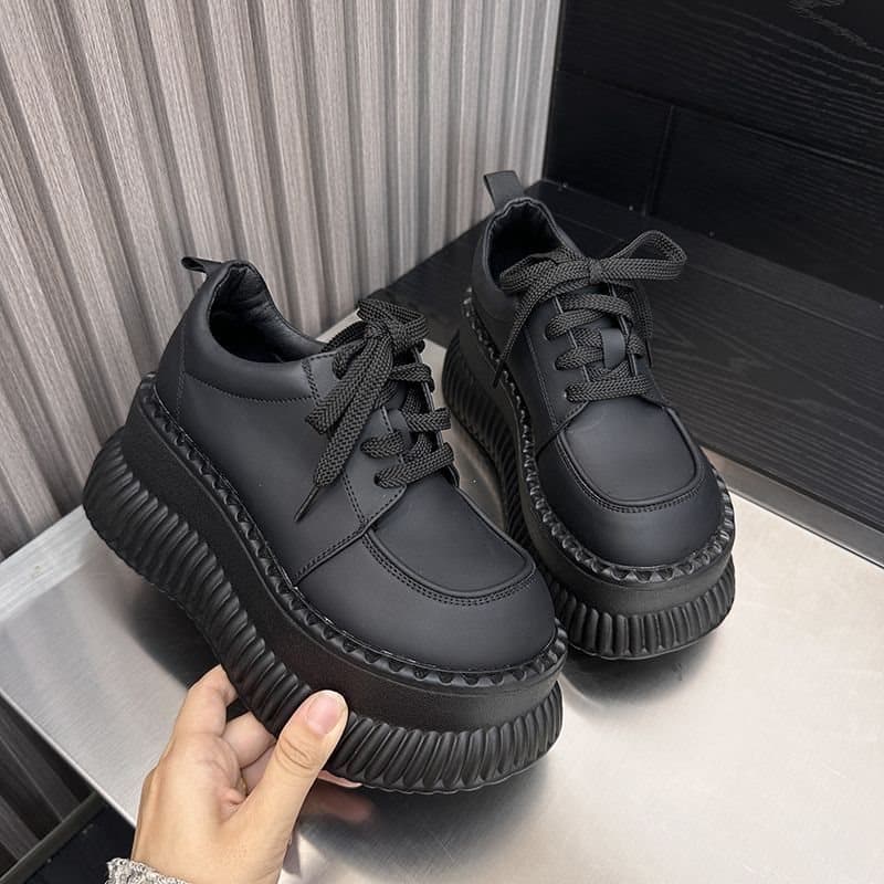 Sapatos de couro pequenos estilo japonês que aumentam a altura para mulheres baixas, sapatos individuais que aumentam 25