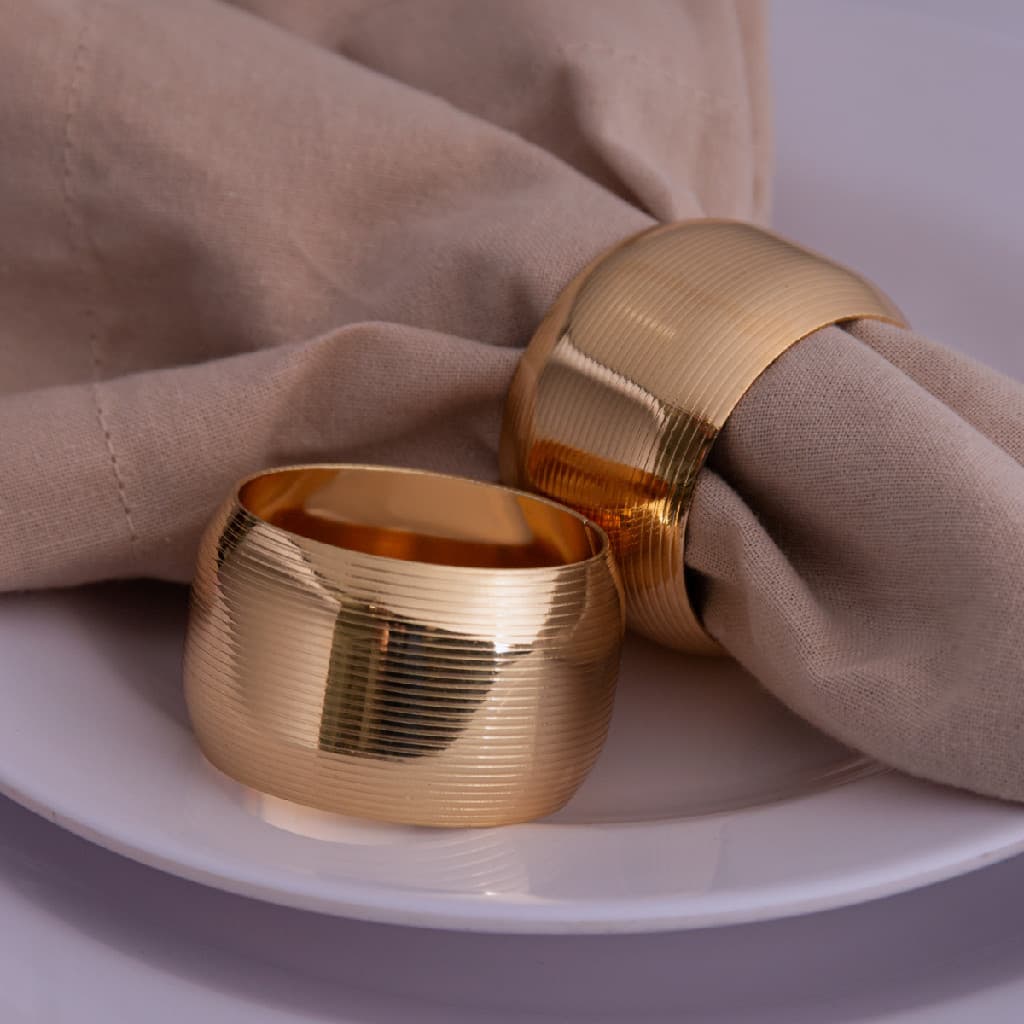 Jogo 4 Anéis Lyor para Guardanapo de Aço Circle Dourado 4,5cm Mesa Posta Requintada Luxo Ouro Gold