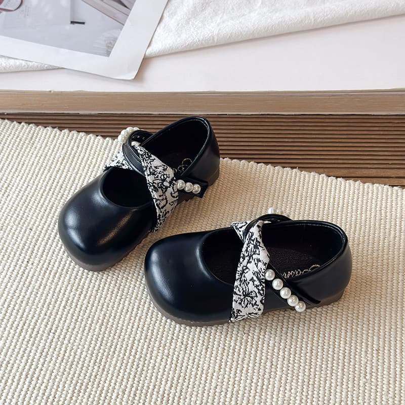2026 novo estilo primavera outono meninas sola macia estilo britânico preto Campus menina ervilhas pequenos sapatos de c
