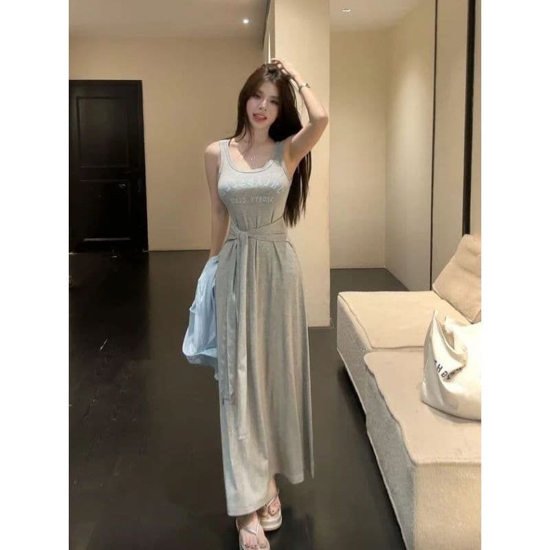 [Seckill por tempo limitado] Vestido cinza estampado com letras sem mangas feminino verão novo estilo com cadarço cintur