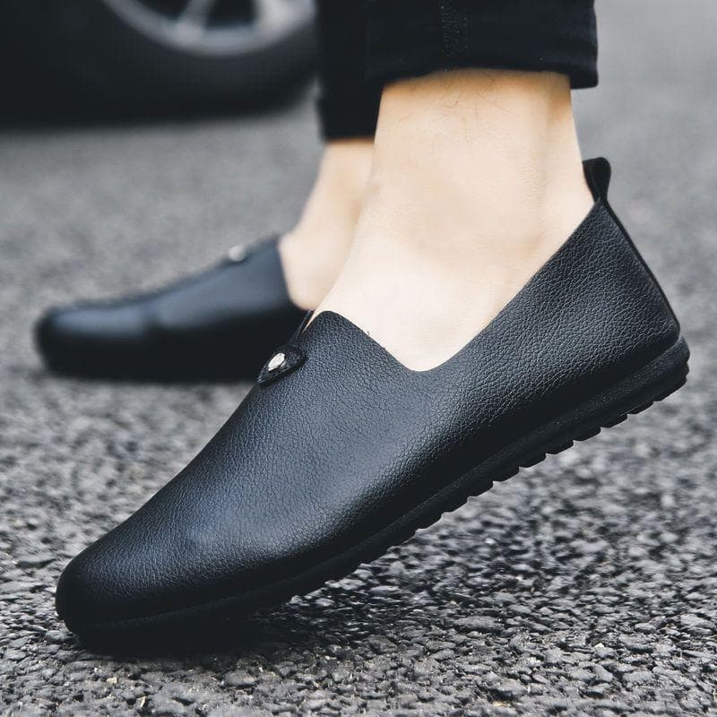 Sapatos de couro masculinos, versão coreana, sapatos casuais da moda, combinados, jovens, ervilhas, homens, cara Social,