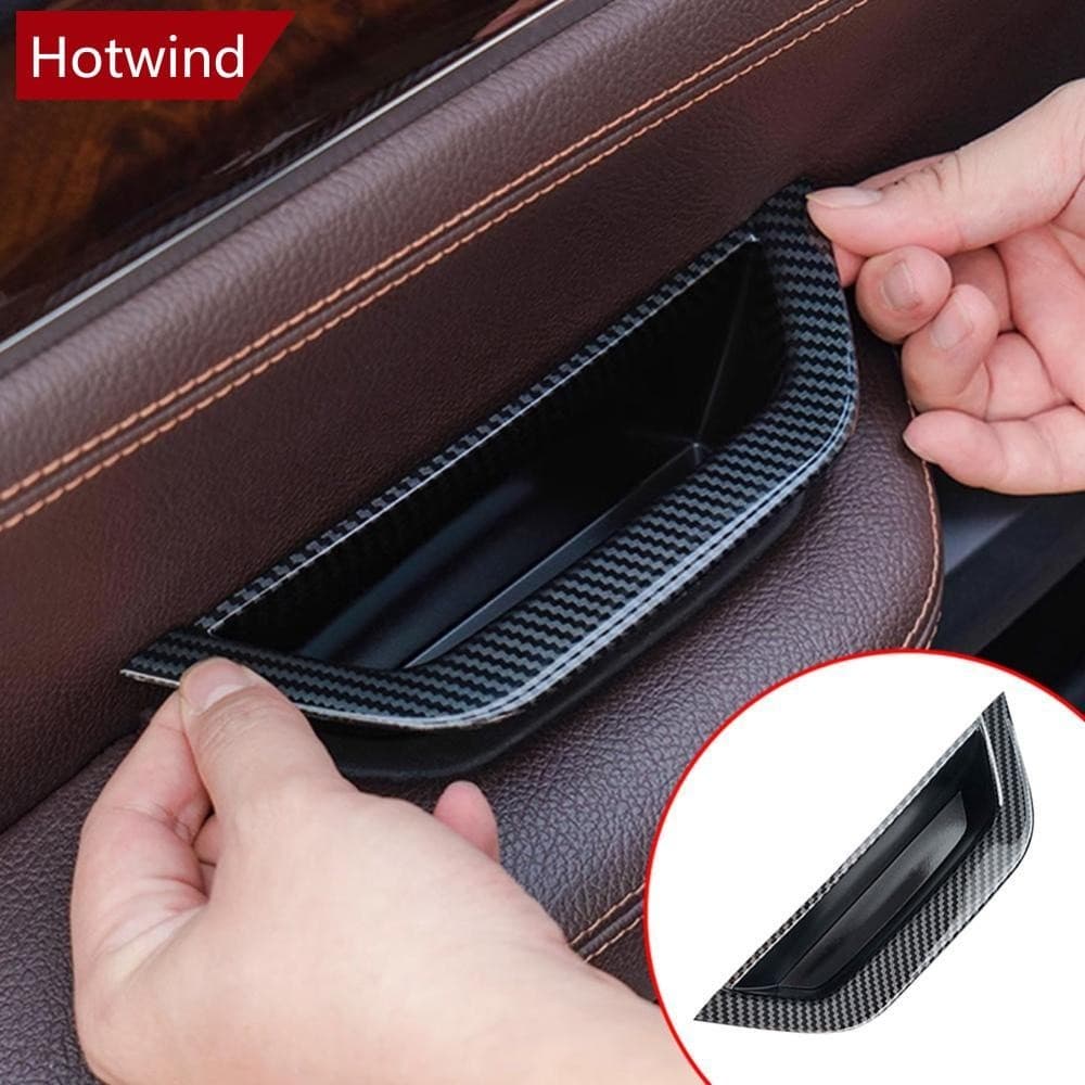 HOTWIND Interior Do Carro LHD RHD Motorista Porta Puxar Alça Braço Painel Caixa De Armazenamento Capa Fibra Carbono Para