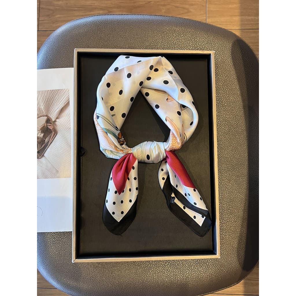Versão coreana Polka Dot pequeno lenço quadrado feminino verão All-Match lenço de seda decoração pescoço proteção cachec