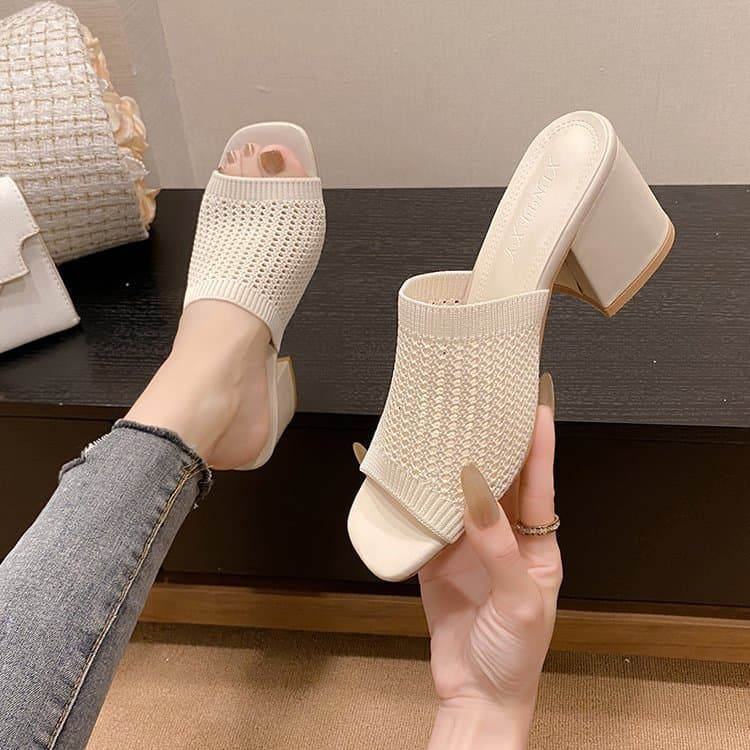 Sandálias de salto médio femininas 2025 verão novo estilo versão coreana voando malha exterior usar uma palavra moda fem