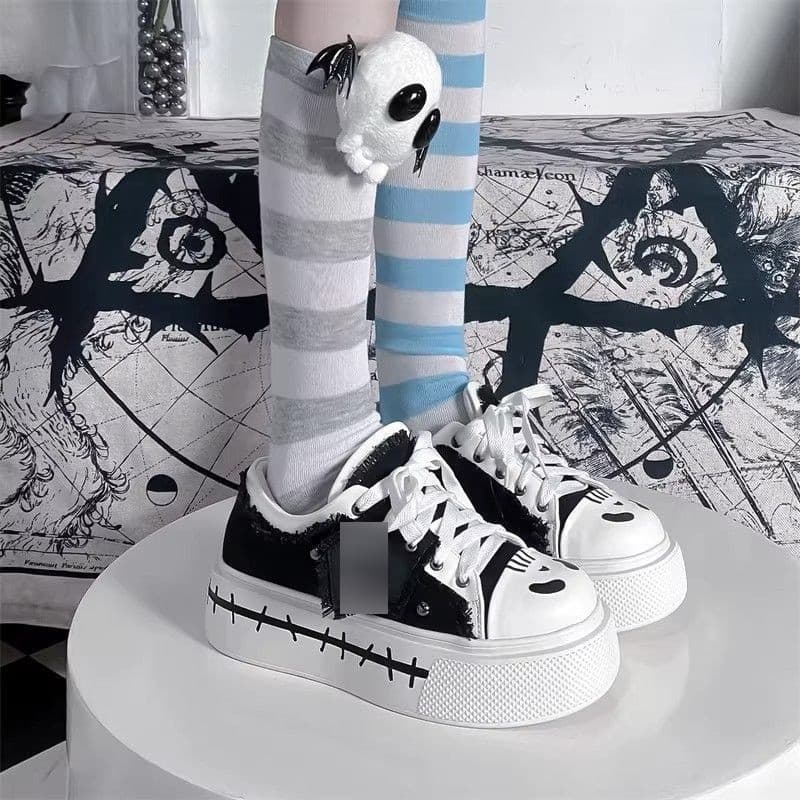 Sapatos bidimensionais de sola grossa 2026 novo estilo estudante All-Match tênis feminino