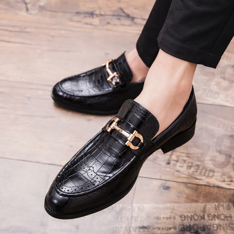 Pronta Entrega 2025 Sapatos Sociais Masculinos Brogue de Luxo E #     39; Sapatos Sociais Masculinos de Couro Casual 6SC